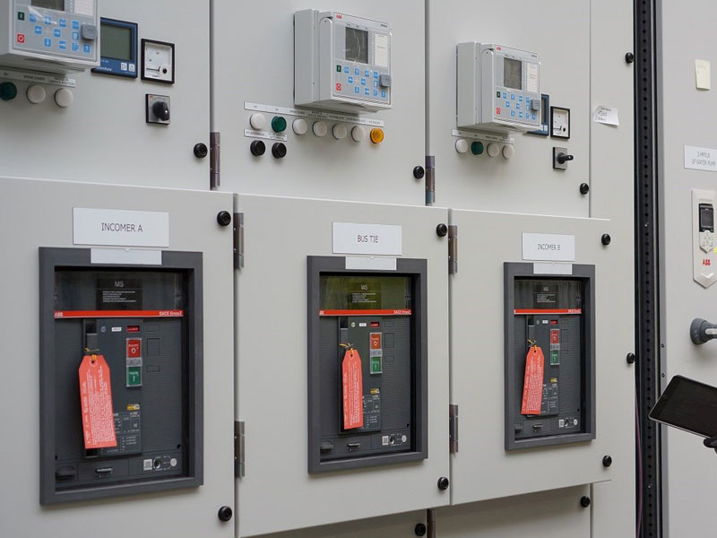 Installation of low-voltage switchgear